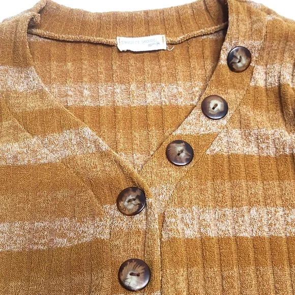 FREE WITH PURCHASE-Twenty second Mustard yellow sweater women's small - Picture 2 of 5